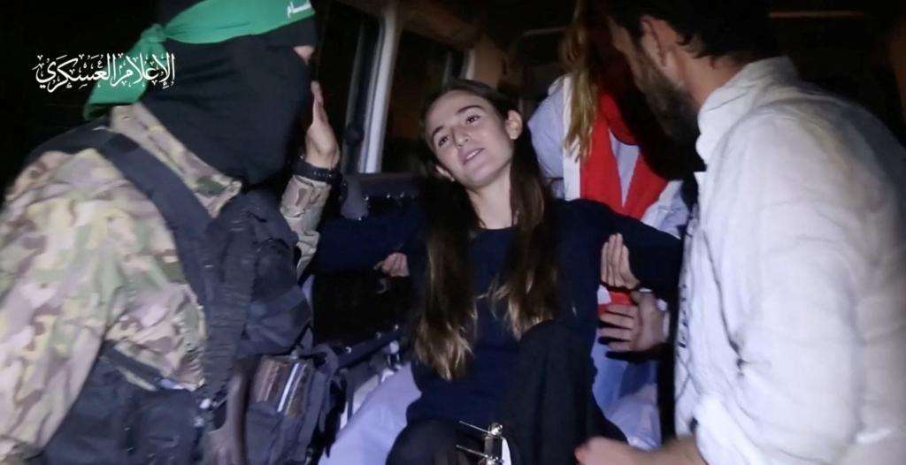 لقاء عاصف بين ذوي الأسرى الإسرائيليين ومجلس حرب الاحتلال