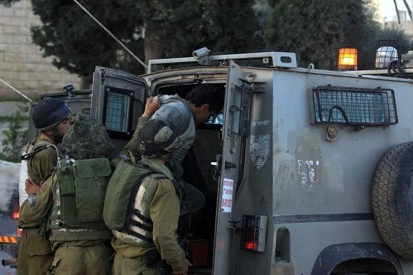 الاحتلال يشن حملة اعتقالات ومداهمات في محافظات الضفة