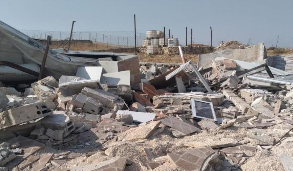 الاحتلال يهدم ناديا للفروسية في قرية قلنديا شمال القدس المحتلة