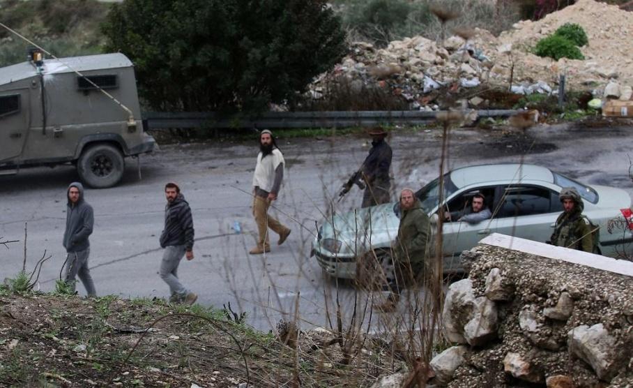مستوطنون يهاجمون مركبات المواطنين شمال غرب نابلس