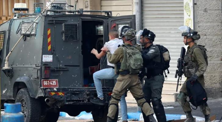 الاحتلال يعتقل 22 مواطنا من الضفة ما يرفع حصيلة الاعتقالات منذ 7 أكتوبر إلى 8910