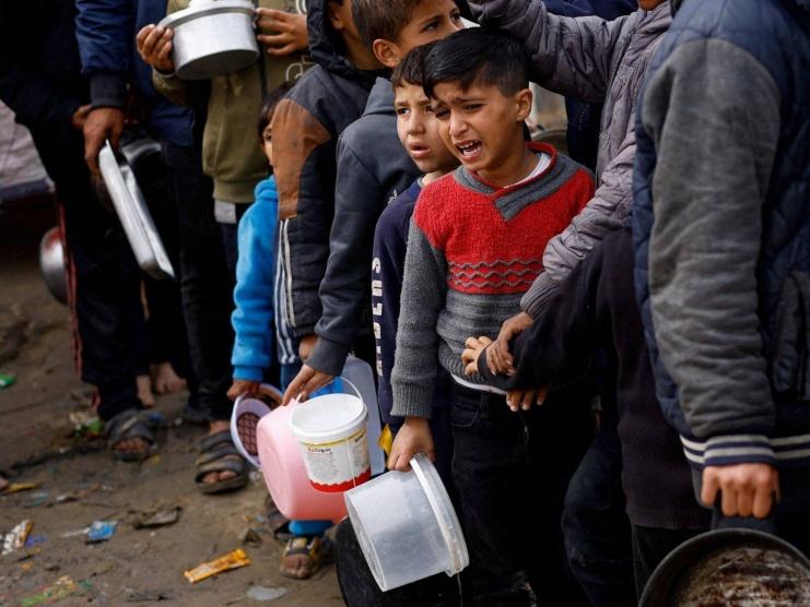 الهلال الأحمر: الآلاف من سكان قطاع غزة يواجهون خطر المجاعة
