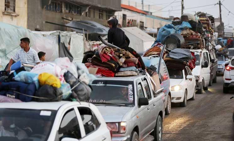 نزوح 100 ألف مواطن من دير البلح