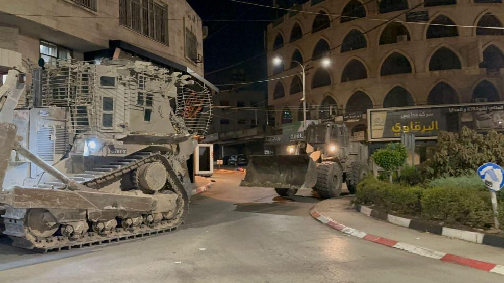 (محدث) الاحتلال يقتحم طولكرم ويفرض حظر التجول على مخيمها