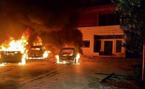 مستوطنون يهاجمون المنازل ويحرقون المركبات شرق نابلس