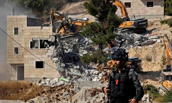 القدس.. الاحتلال يوزع اخطارات هدم في بلدة العيسوية