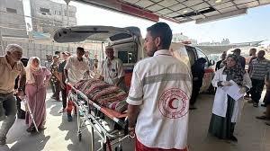 مصادر طبية: شهداء وجرحى أمام مشفى “كمال عدوان” لا نستطيع إنقاذهم