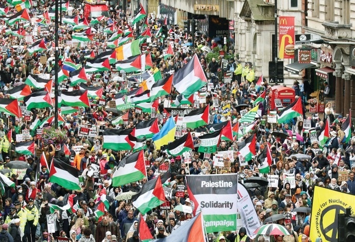 الشرخ مع إسرائيل يتعمق: البرلمان البريطاني يضغط للاعتراف بدولة فلسطينية
