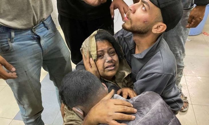 مجزرة بخان يونس: عشرات الشهداء بقصف منتظري المساعدات