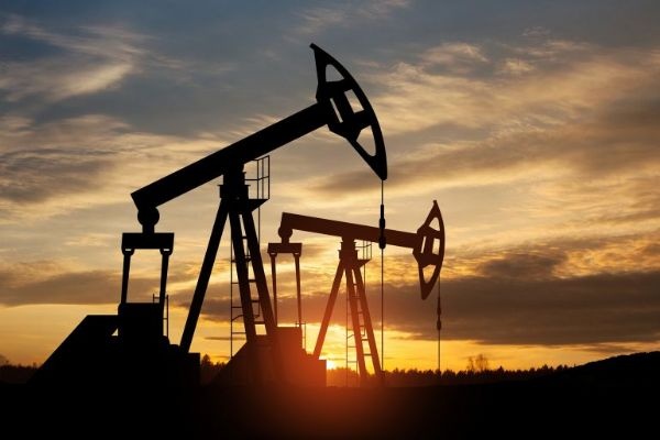 أسعار النفط تتراجع بنسبة 1%