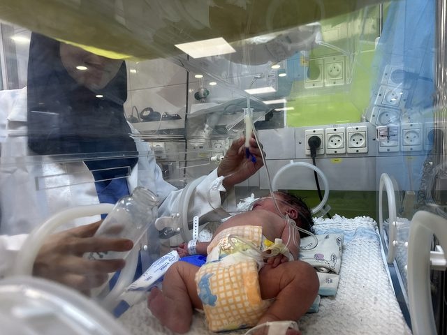 وفاة 13 طفلاً بينهم 10 أجنة بمجمع ناصر الطبي في خان يونس