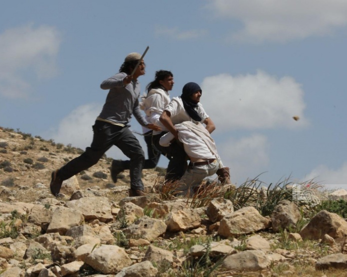 ثلاث إصابات برصاص مستعمرين في قرية المنيا