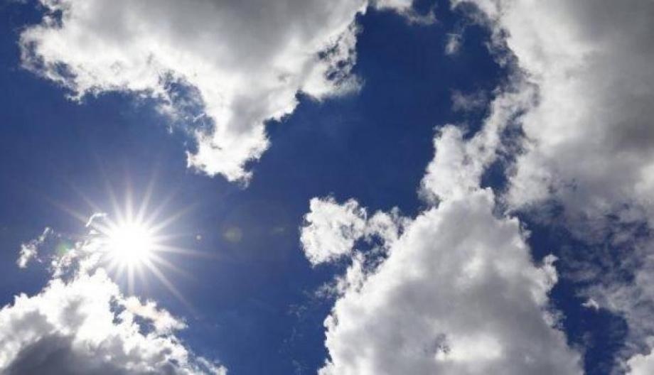 الطقس: أجواء صافية إلى غائمة جزئيا والحرارة أعلى من المعدل العام