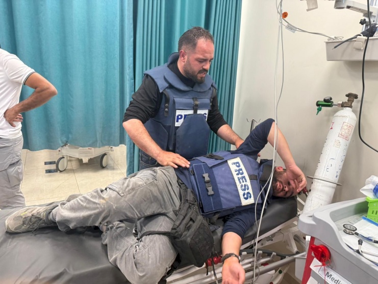 إصابة مسعفين وصحفيين في هجوم لمستعمرين في بيتا