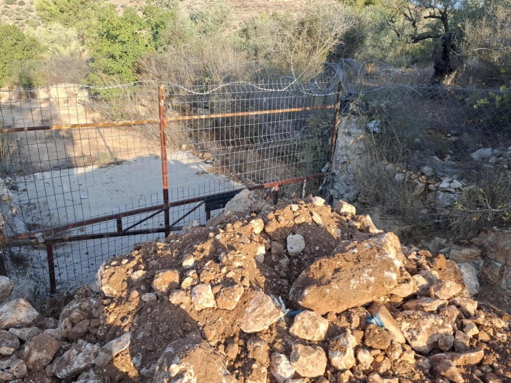 مستعمرون يقتحمون كفر نعمة غرب رام الله ويغلقون مدخل مزرعة