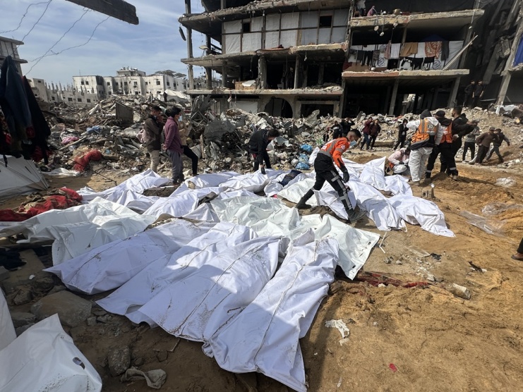 تواصل انتشال جثامين وخمسة شهداء في قطاع غزة