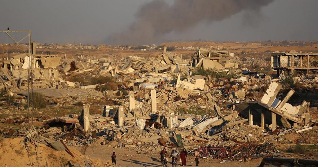 انهيارات منازل ووفيات تتزامن مع غارات جوية وعمليات نسف بقطاع غزة