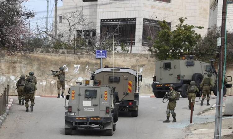 جنين: الاحتلال يعزل بلدة قباطية ويحوّل منازل إلى ثكنات عسكرية