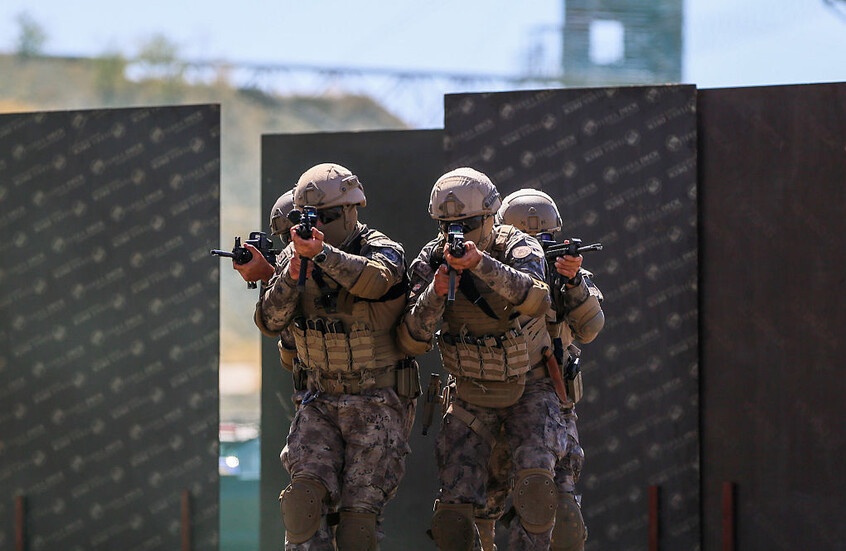 تركيا تعتقل 110 مشتبها بهم في حملة ضد تنظيم 