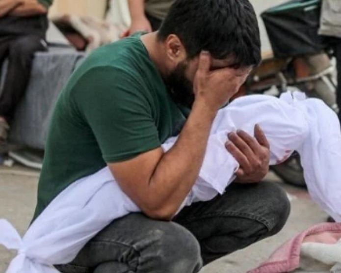 استشهاد شاب وإصابة آخر مع تواصل إطلاق النار والقصف على أنحاء متفرقة من قطاع غزة