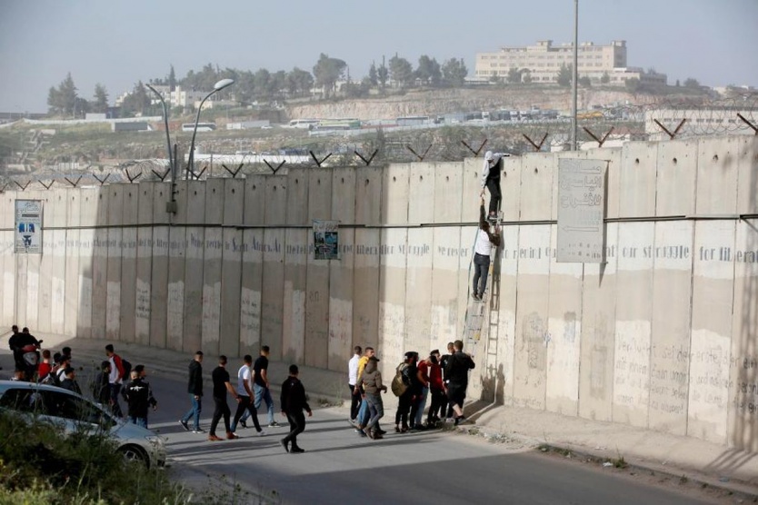 إصابة مواطن برصاص الاحتلال قرب جدار الفصل العنصري في الرام