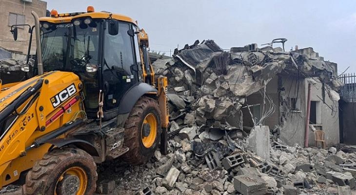 قوات الاحتلال تهدم 8 بركسات وملحقاته في خربة الطويل جنوب نابلس
