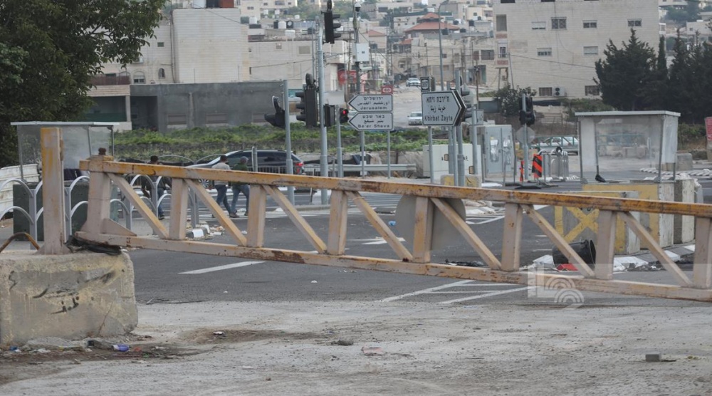 قوات الاحتلال تغلق مداخل بلدة جزما وتسيطر على مبانٍ وتفتش المنازل