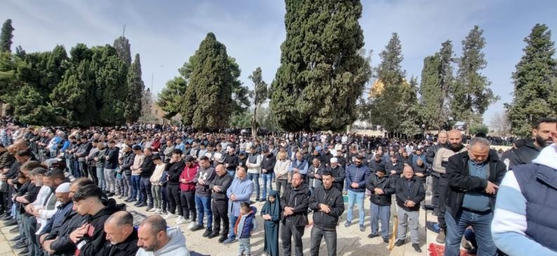 70 ألفا يؤدون صلاة الجمعة في المسجد الأقصى