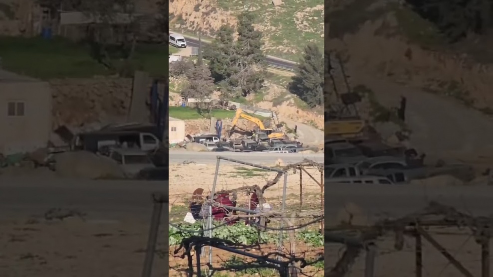 قوات الاحتلال تهدم عمارة سكنية في مدينة الخليل