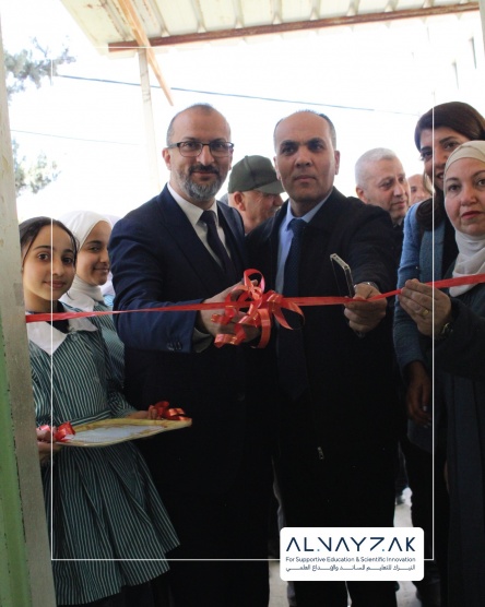 مؤسسة النيزك ووزارة التربية يطلقان مختبرات تكنولوجيا ذكية متنقلة في المدارس 