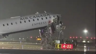 حادث غير عادي على مدرج مطار نيويورك: اصطدام طائرة بشاحنة إطفاء