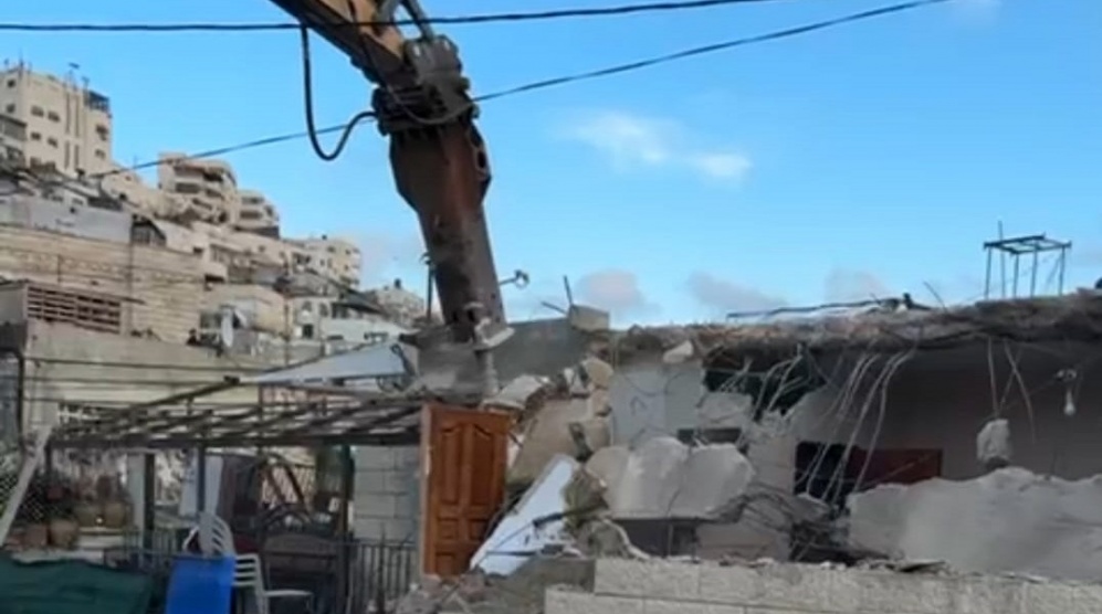 الاحتلال يجبر مواطنا على هدم غرفة سكنية في سلوان