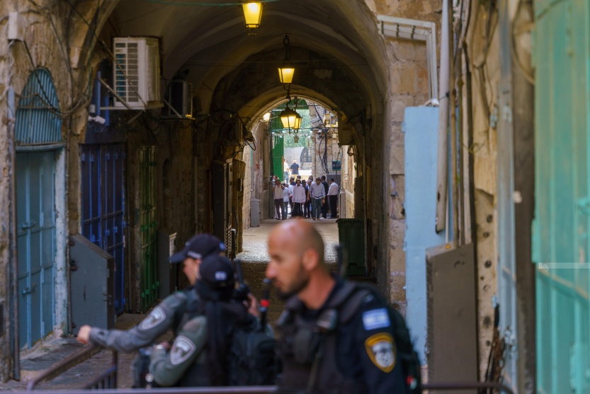 القدس: الاحتلال يجبر المحال التجارية في البلدة القديمة على الإغلاق