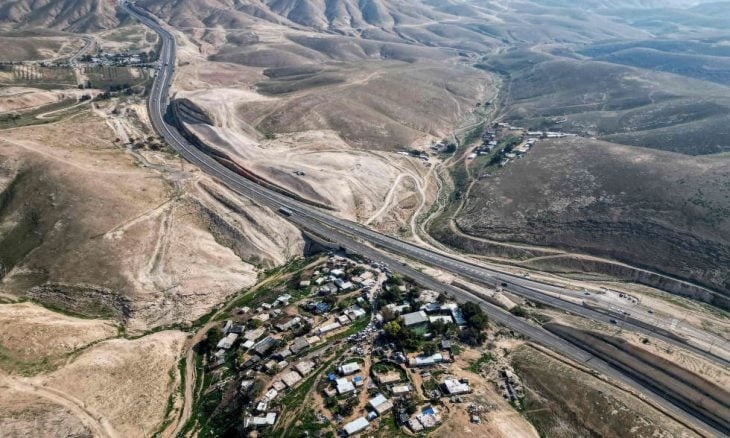 سموتريتش يصدر أمرا باخلاء الخان الأحمر