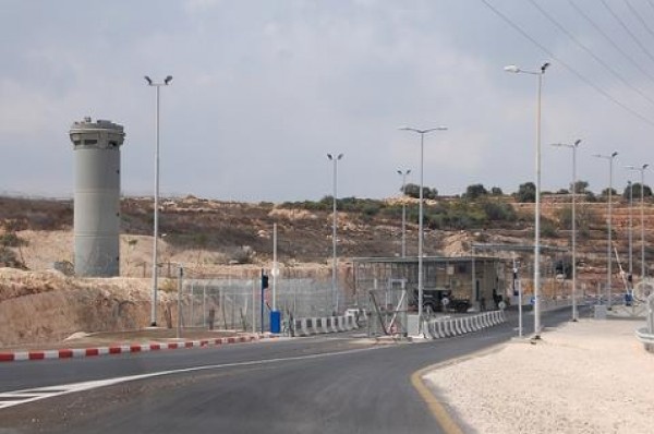 الاحتلال يواصل إغلاق حاجز بيت إكسا لليوم الثاني ويحتجز مركبات المواطنين