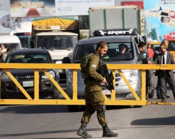 الاحتلال ينصب حاجزا عسكريا جنوب شرق بيت لحم