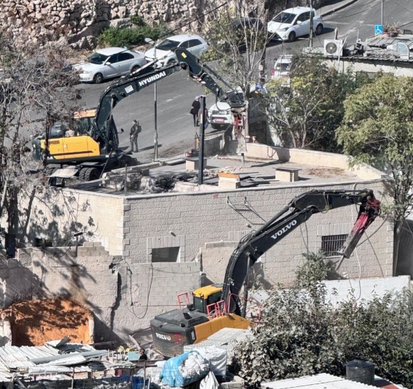 (محدث) الاحتلال يهدم منزلا في سلوان جنوب المسجد الأقصى