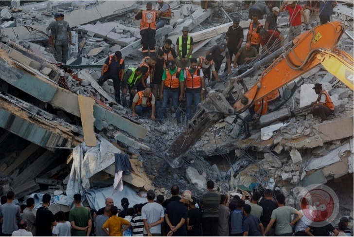 عشرات الشهداء والمفقودين في انهيار عمارة سكنية تعرضت لقصف مسبق بمدينة غزة