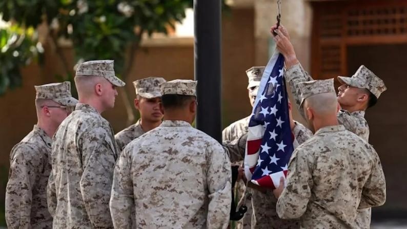 وسائل إعلام أمريكية: إصابة 8 من مشاة البحرية الأمريكية بصاروخ إيراني في مضيق هرمز